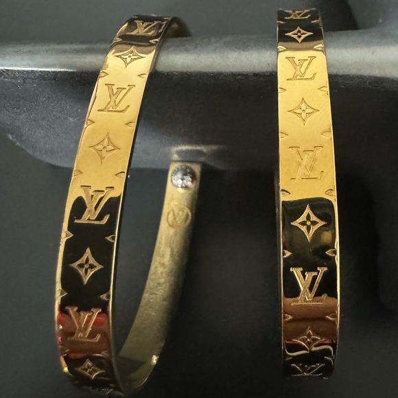 LV Earrings - Picture 4 of 5